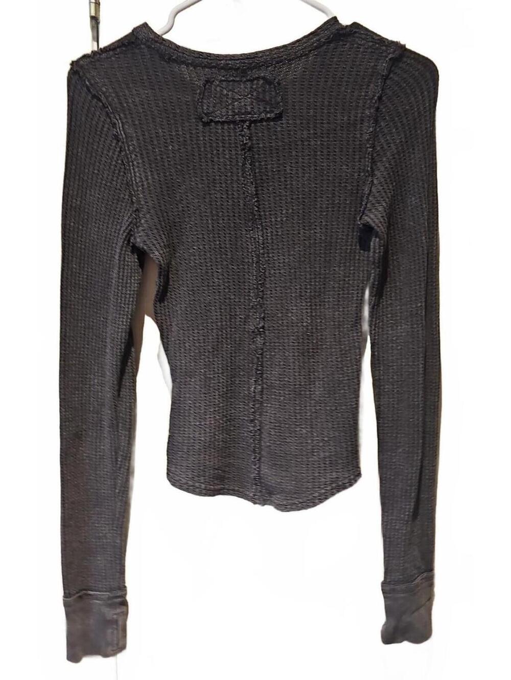 We The Free Charcoal Long Sleeve Waffle Knit Top Raw Hem Thumbholes Xsmall - Picture 7 of 7